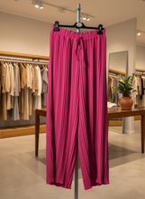 Load image into Gallery viewer, Fuchsia Pleated Trousers