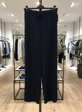 Load image into Gallery viewer, Black Pleated Trouser