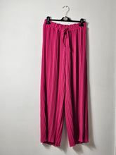 Load image into Gallery viewer, Fuchsia Pleated Trousers
