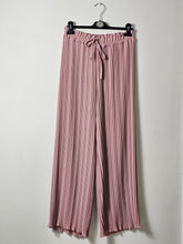 Load image into Gallery viewer, Pink Pleated Trouser
