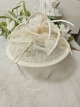 Load image into Gallery viewer, Cream Fascinator

