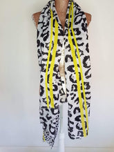 Load image into Gallery viewer, Animal print scarf

